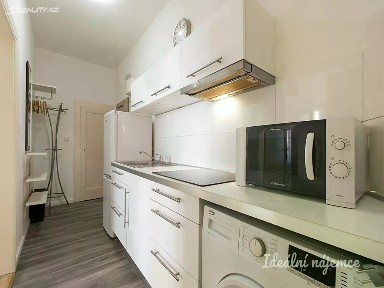 Pronájem bytu 2+1 56 m² Novovysočanská, Praha - Vysočany