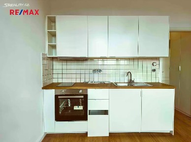 Pronájem bytu 1+kk 25 m² Korunní, Praha - Vinohrady