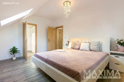 Prodej bytu 4+1 171 m² Palouky, Hostivice