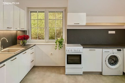 Pronájem bytu 2+1 70 m² U Zastávky, Roztoky