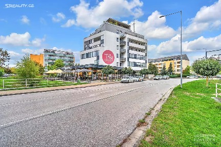 Pronájem bytu 2+kk 66 m² Ve Stromovce, Hradec Králové - Třebeš