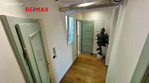 Pronájem bytu 1+kk 36 m² Veverkova, Praha - Holešovice