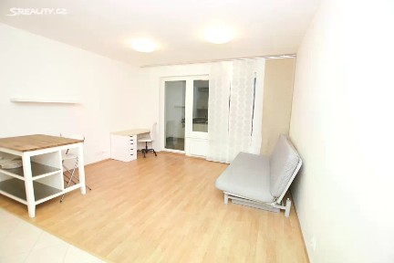 Pronájem bytu 1+kk 40 m² Mantovská, Praha - Horní Měcholupy