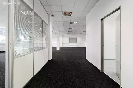 Pronájem kanceláře 584 m² Veselská, Praha - Letňany