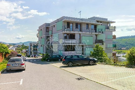 Pronájem bytu 1+kk 30 m² Na Horizontu, Králův Dvůr