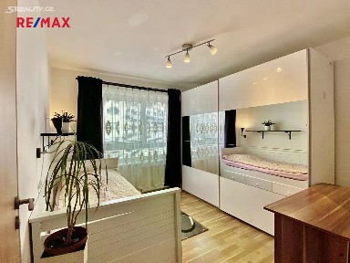 Pronájem bytu 3+kk 56 m² Spojovací, Milovice - Mladá