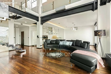 Prodej bytu 1+kk 305 m² Křížová, Praha - Praha 5