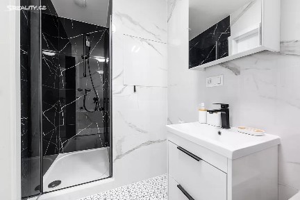 Prodej bytu 3+kk 69 m² Molákova, Praha - Karlín