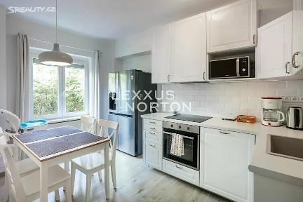 Pronájem bytu 2+1 60 m² Za Hládkovem, Praha - Střešovice