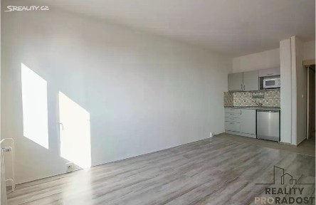 Pronájem bytu 1+kk 29 m² Božetická, Praha - Modřany