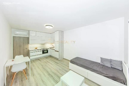 Olomouc, Neředín, Frištenského, 8