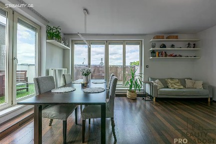 Prodej bytu 3+kk 90 m² Ingrišova, Praha - Uhříněves