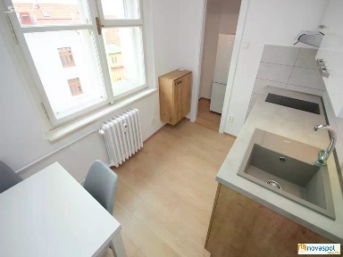 Pronájem bytu 1+1 42 m² Varšavská, Praha - Vinohrady