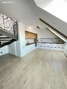 Pronájem bytu 4+kk 128 m² Bartoškova, Praha - Nusle