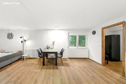 Prodej bytu 1+kk 47 m² Na Hřebenkách, Praha - Smíchov