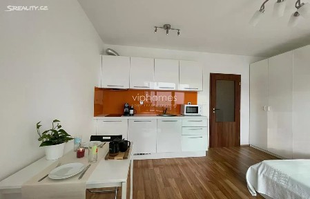 Praha, Praha 9, Černý Most, Rudolfa Holeky