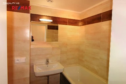 Pronájem bytu 1+kk 36 m² Jindřicha Bubeníčka, Praha - Uhříněves