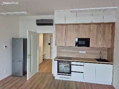 Pronájem bytu 1+kk 38 m² Komárovská, Brno - Komárov