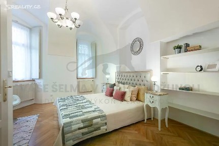 Pronájem bytu 1+1 38 m² Náprstkova, Praha - Staré Město