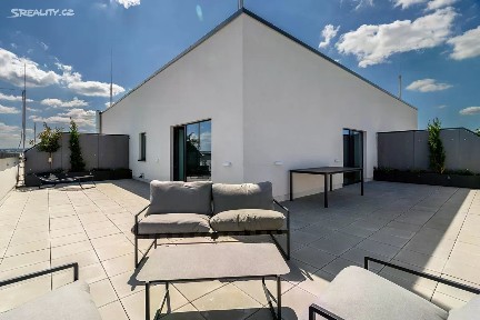 Pronájem bytu 1+kk 37 m² Praha - Uhříněves