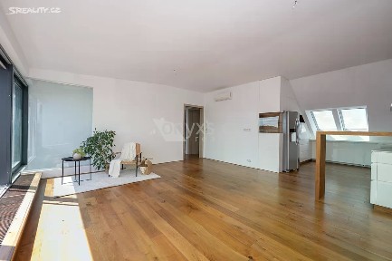 Praha, Praha 10, Strašnice, Ke Strašnické, 8