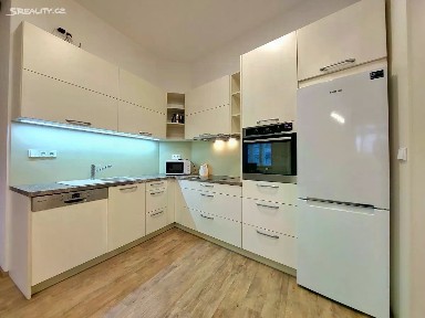 Pronájem bytu 2+kk 71 m² Škroupova, Hradec Králové