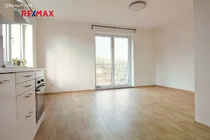 Pronájem bytu 1+kk 32 m² Hřbitovní, Libčice nad Vltavou