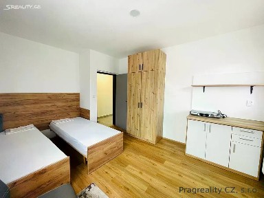 Pronájem bytu 1+kk 15 m² Roztoky