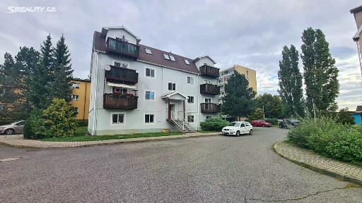 Prodej bytu 3+1 60 m² Pod Hájem, Králův Dvůr