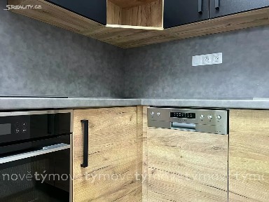 Prodej bytu 1+kk 36 m² Pod Vinicí, Pardubice - Zelené Předměstí