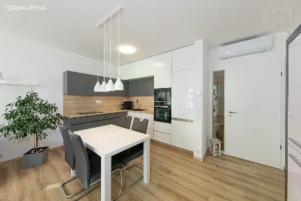 Prodej bytu 2+kk 83 m² Hněvotínská, Olomouc - Nová Ulice