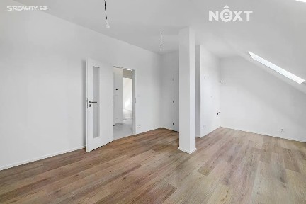 Prodej bytu 2+kk 43 m² Kolmá, Praha - Vysočany