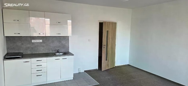 Pronájem bytu 1+kk 32 m² U Kamýku, Praha - Kamýk