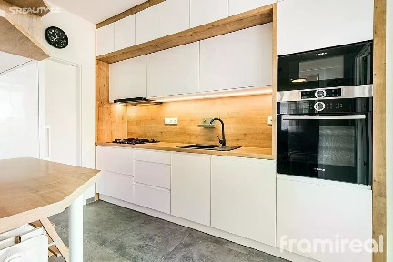 Pronájem bytu 3+1 70 m² Haškova, Brno - Lesná
