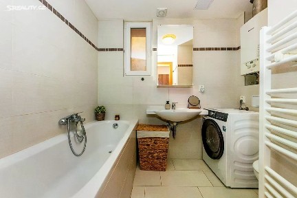 Praha, Praha 10, Strašnice, V olšinách, 74