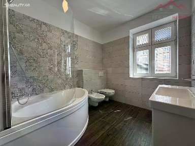 Pronájem bytu 3+kk 75 m² Vršovců, Chomutov