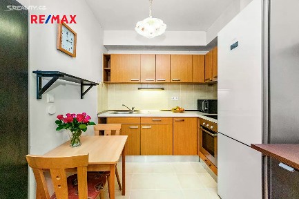 Prodej bytu 1+kk 36 m² U Hostavického potoka, Praha - Hostavice