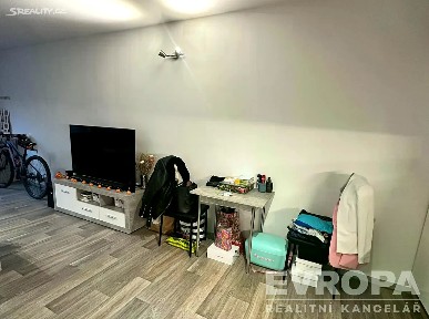 Pronájem bytu 1+kk 44 m² Mirotická, Praha - Libuš