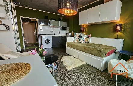 Pronájem bytu 1+kk 27 m² náměstí 5. května, Čelákovice