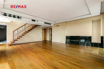 Prodej bytu 6 pokojů a více 320 m² Jeremiášova, Praha - Stodůlky