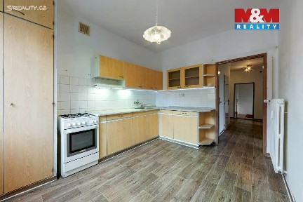 Prodej bytu 3+1 74 m² Školní, Nová Role