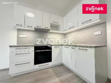 Pronájem bytu 1+kk 34 m² Nad Stráněmi, Zlín