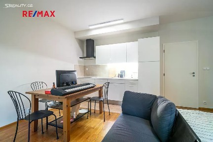 Pronájem bytu 1+kk 31 m² Paťanka, Praha - Dejvice