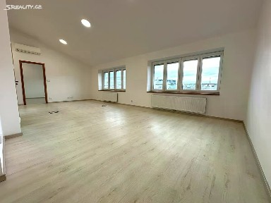 Pronájem bytu 2+kk 65 m² Ocelářská, Praha - Libeň