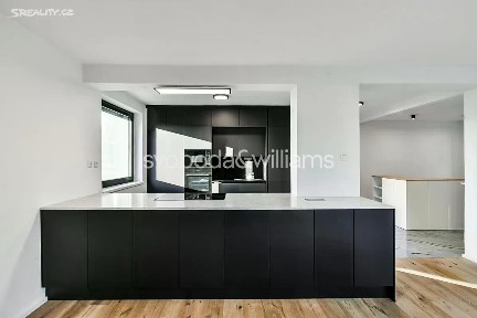 Pronájem rodinného domu 345 m², pozemek 680 m² V sídlišti, Praha - Nebušice