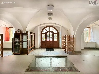 Pronájem obchodního prostoru 151 m² náměstí Klášterní, Osek