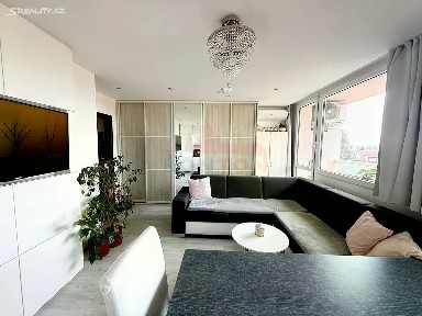 Prodej bytu 3+1 62 m² Kaplická, Praha - Podolí