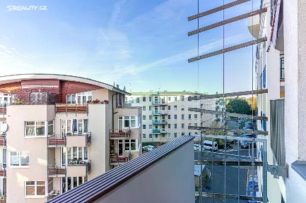 Prodej bytu 1+kk 28 m² Pelušková, Praha - Kyje