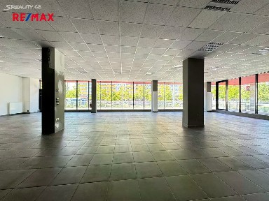 Pronájem obchodního prostoru 220 m² třída Edvarda Beneše, Hradec Králové - Nový Hradec Králové