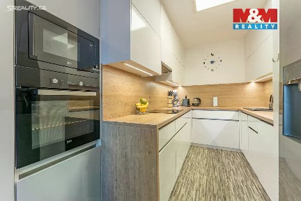 Prodej bytu 3+kk 65 m² Rezlerova, Praha - Petrovice